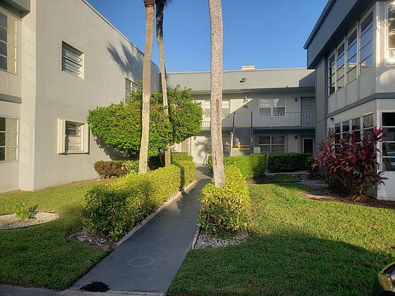 2nd image of 688 Burgundy St #L