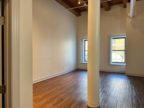 3rd image of 509 Delaware St APT 103