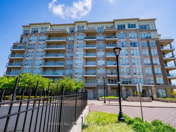 15 Stollery Pond Cres #305, Markham, ON L6C 0Y4