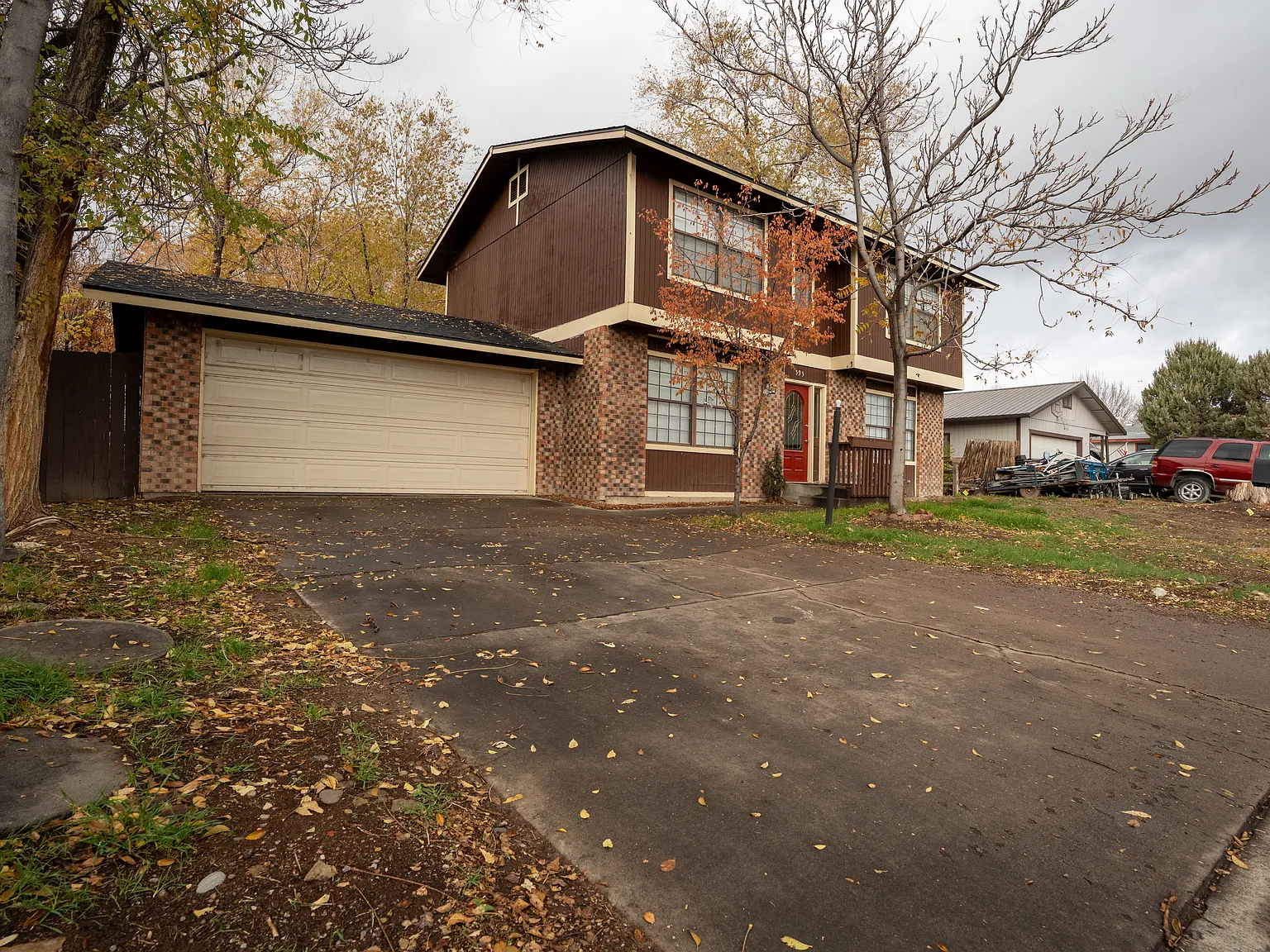 593 Redwing Ln — Photo 2
