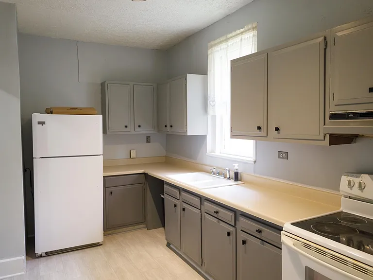 1019 Findley Ave — Photo 7