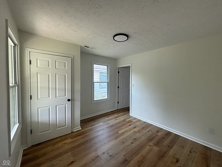 2322 Paris Ave — Photo 6