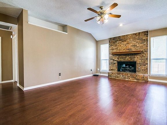 4th image of 3208 Riverview Dr