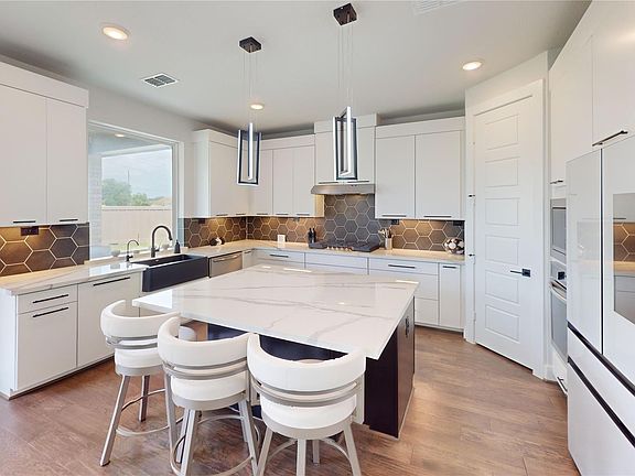3rd image of 31727 Splitting Willow Way