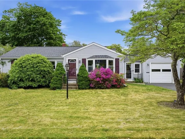 14 Beatrice Ave, Warwick, RI 02889