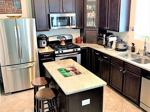 5th image of 806 Shortwood Dr