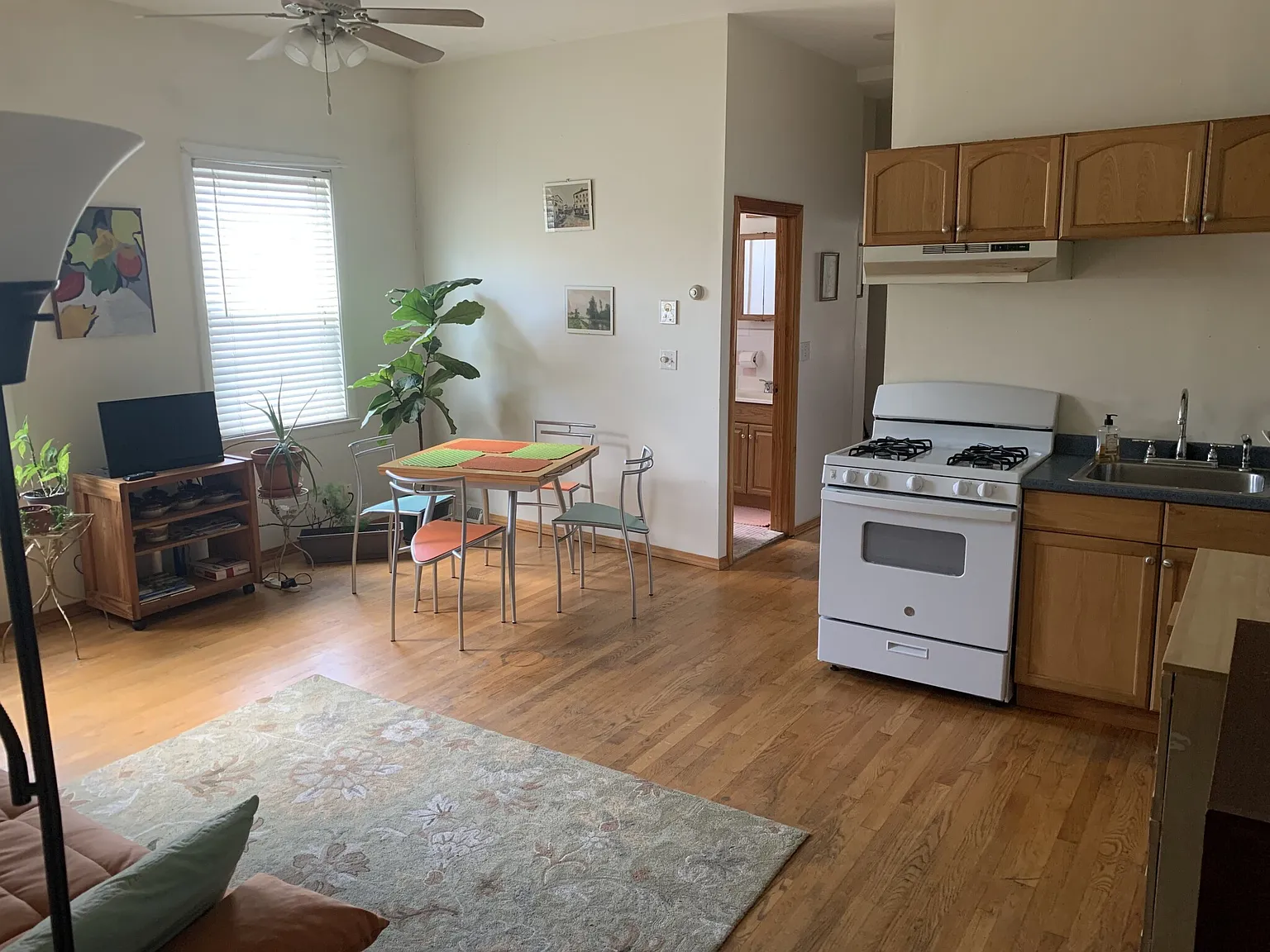 2 bed, 850 sqft, $2,700 — Photo 1