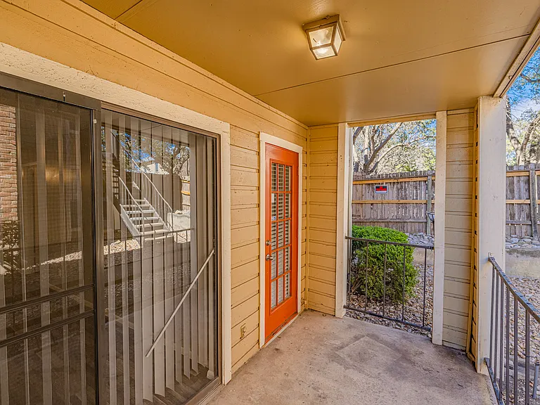 Hidden Oaks Apartments — Photo 53