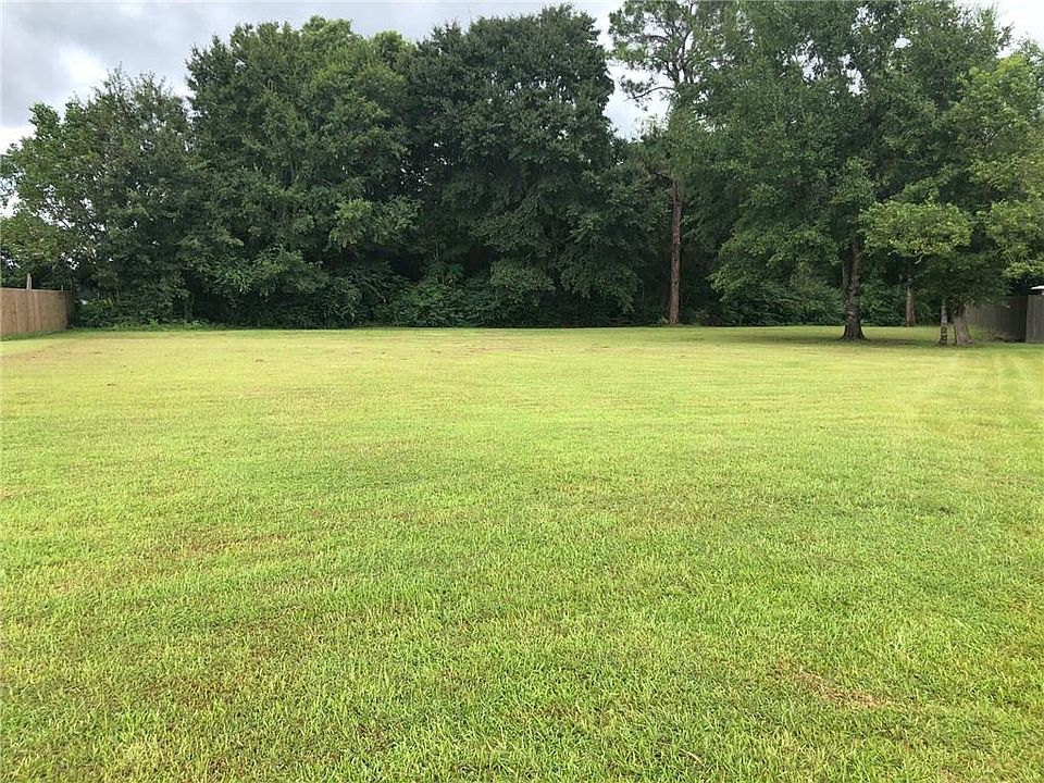 1st image of 226 Lakefront Cir