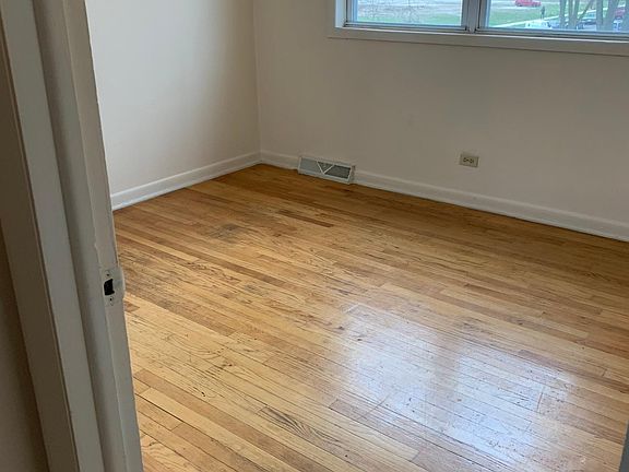 5th image of 154 N Pine Ave APT 2A