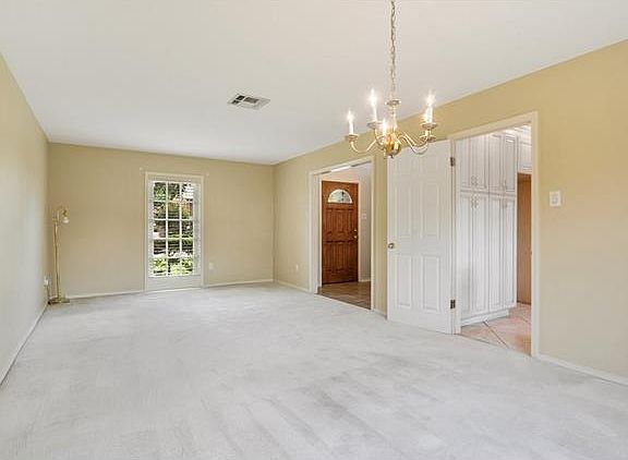 4th image of 2412 Park Place Dr