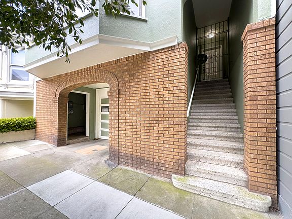 3rd image of 430 Laurel St #430