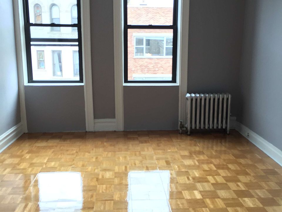 1st image of 307 12th St APT 18