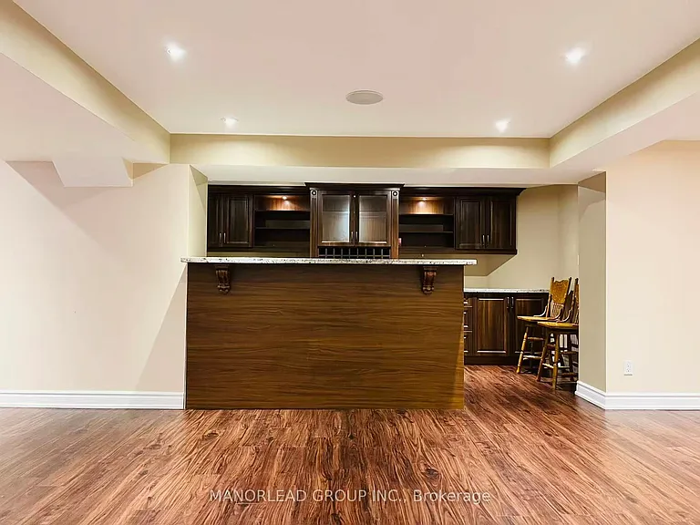 42 Metropolitan Cres — Photo 32