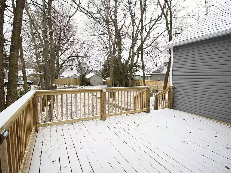 928 W Elm St — Photo 11