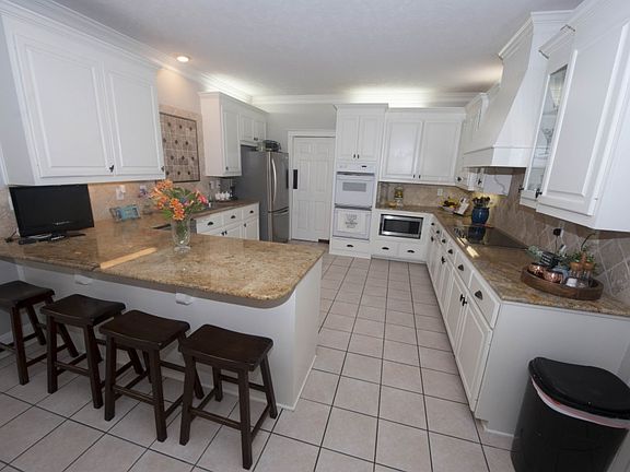 5th image of 117 Devereaux Dr