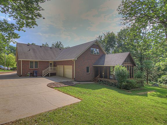 3rd image of 408 Mountain View Ct