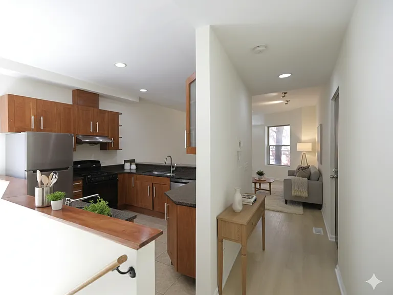 1223 E 52nd St #1 — Photo 4