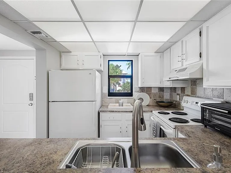 807 River Point Dr #102D — Photo 7