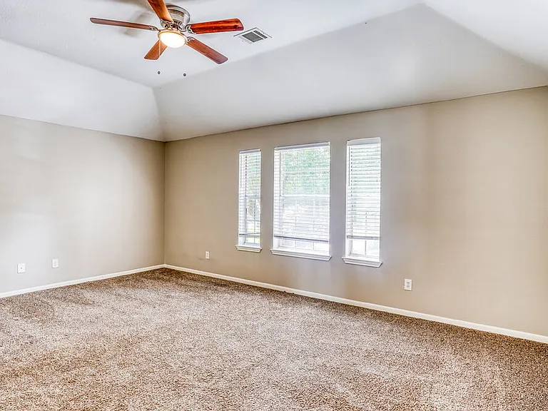 8206 Holmwood Dr — Photo 10