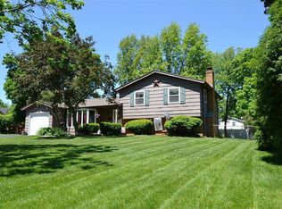 28 Sugar Maple Dr, Rochester, NY 14615