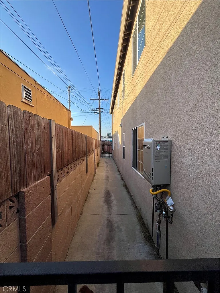 5 bed, 2447 sqft, $3,975 — Photo 4