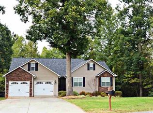 5232 Foley Dr, Hickory, NC 28602