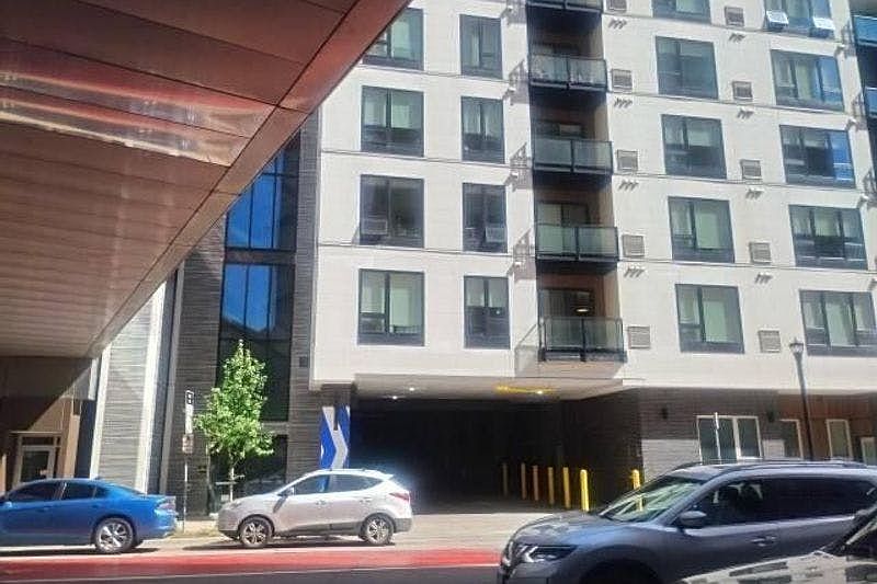 1st image of 433 S 7th St