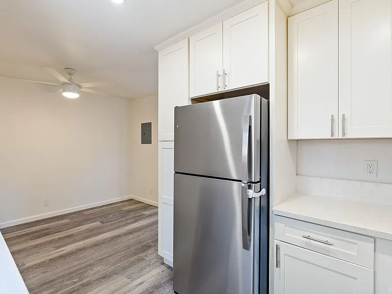1717 Pine Street — Photo 9
