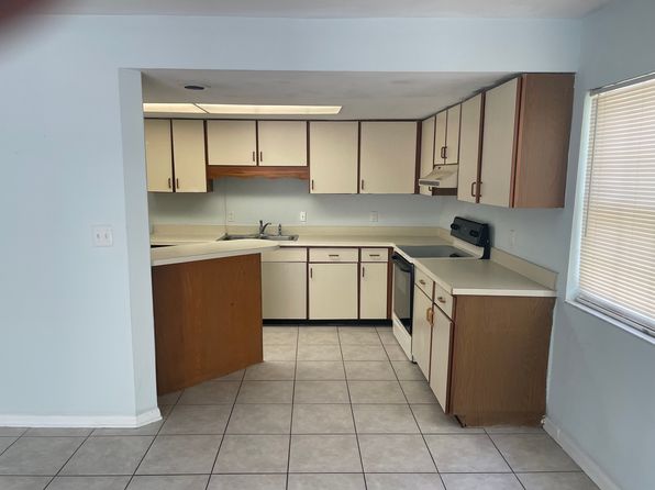 200 Oleander St #200