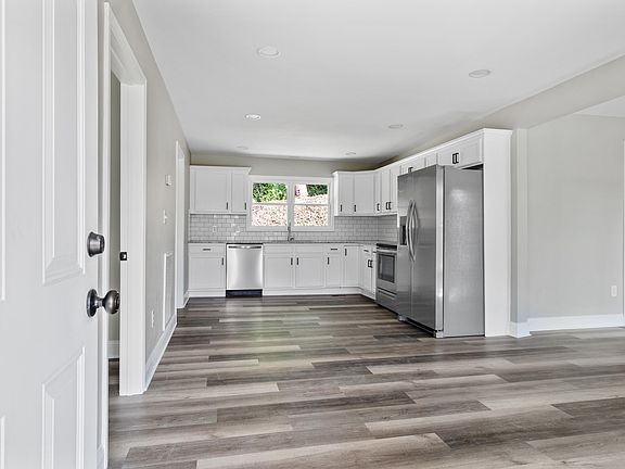 3rd image of 24268 Hampshire Dr