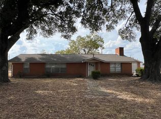 945 3rd St, Hempstead, TX 77445