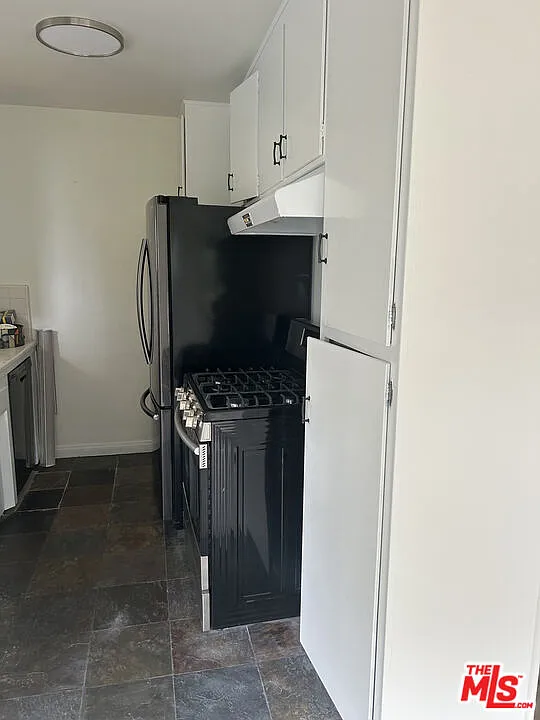 2 bed, 2.0 bath, 4972 sqft, $2,725 — Photo 4