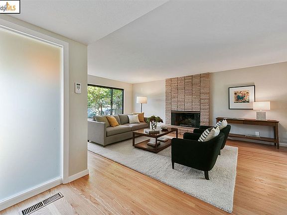 3rd image of 627 Sonoma St