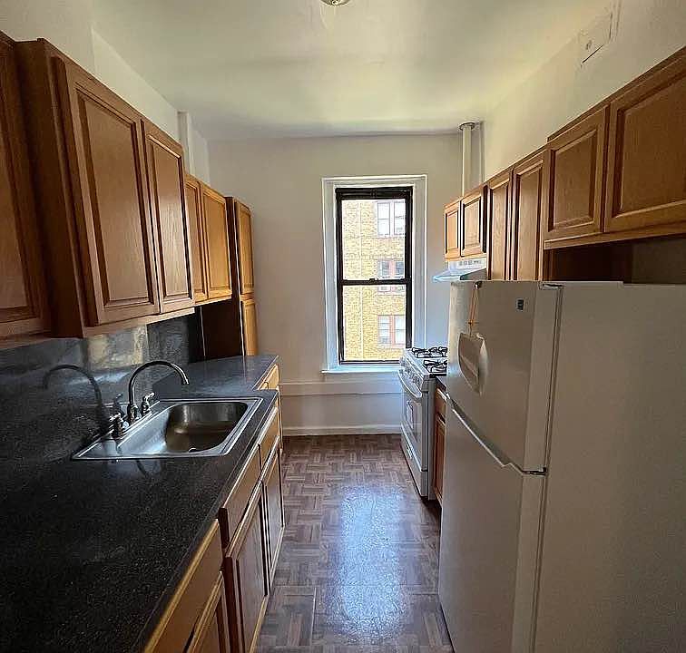 1st image of 631 Academy St #4A