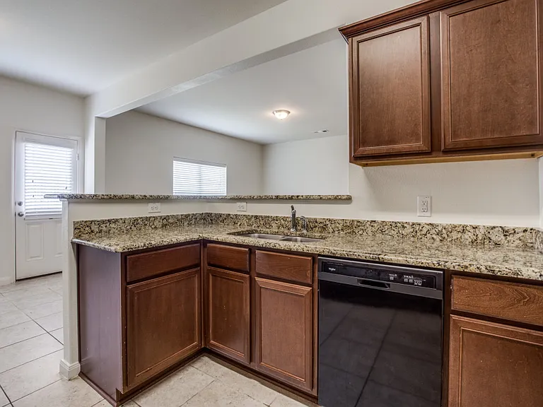 1622 White Mountain Way — Photo 7