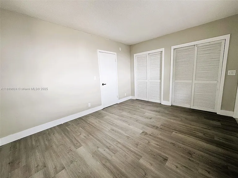 4317 NE 21st Ave #4 — Photo 2