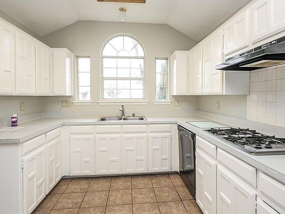 3rd image of 2522 Palisades Pl