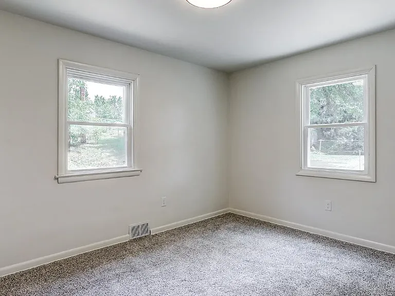 74 Parklea Dr — Photo 13
