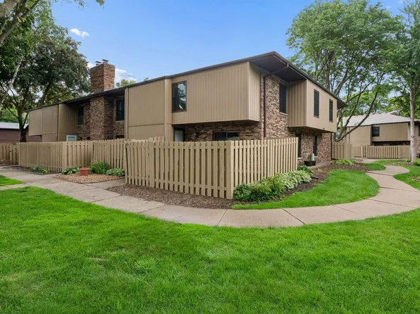 2401 Unity Ave N, Golden Valley, MN 55422