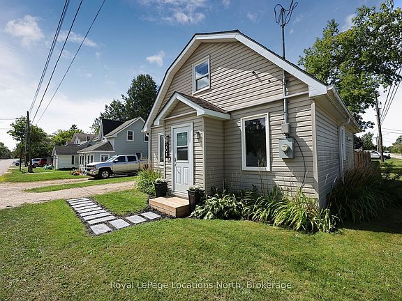 2nd image of 204 Sutherland St N