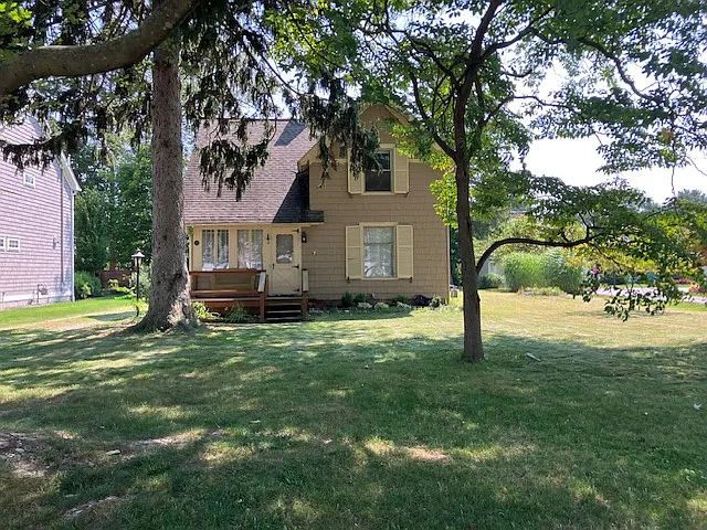 301 Bassett Rd — Photo 4
