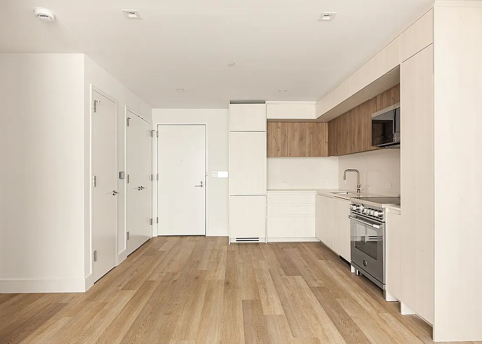 1st image of 644 E 14th St #1405