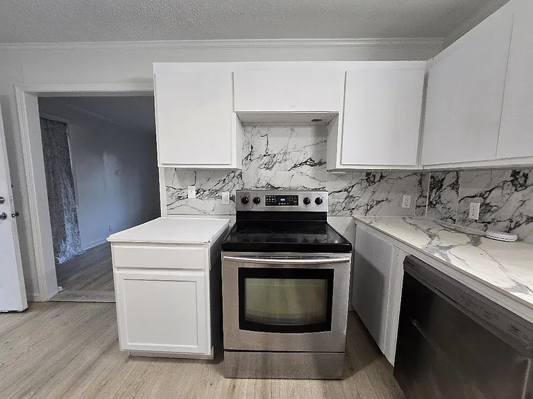 629 W Watson St — Photo 69