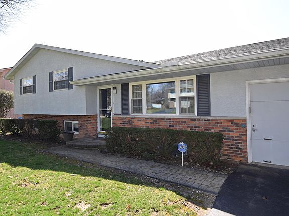 2nd image of 1021 Barberry Ln