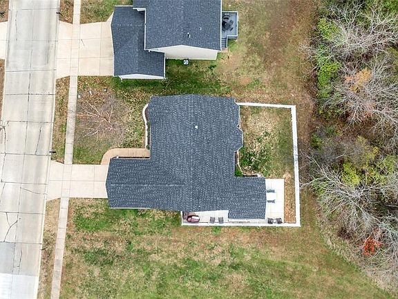 3rd image of 1404 Durham Dr