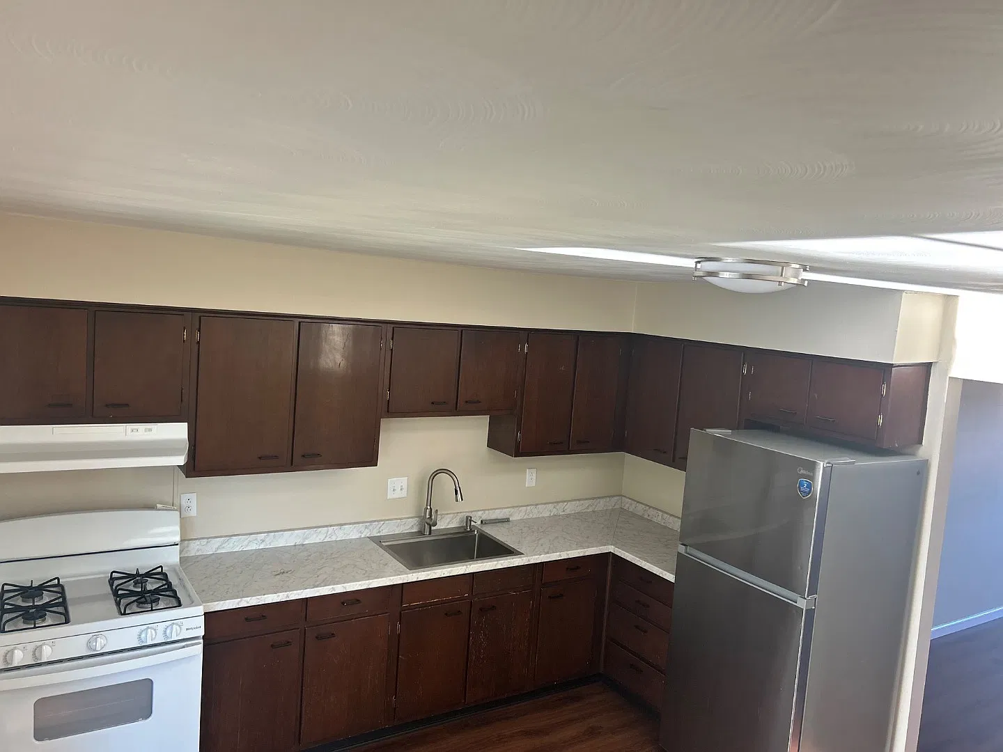 19 Lakeshore Drive Apt 10 - 29-11 — Photo 1
