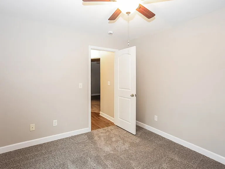 4198 Broadstairs Dr — Photo 15
