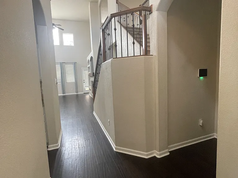 2401 Falesco Rd SE — Photo 3
