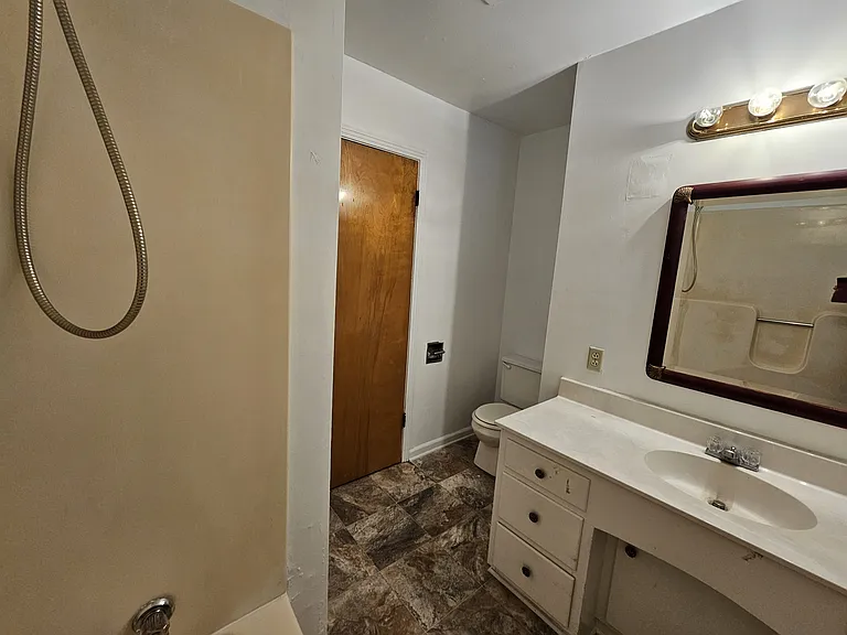 1106 Bel Aire Dr — Photo 3